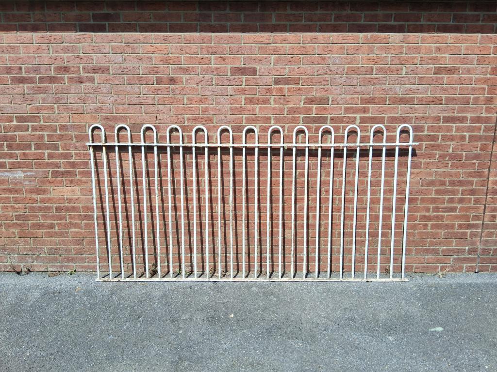 <p>40 linear meters of original hooped cast iron railings.</p><p>130 cm high by 260 long sections